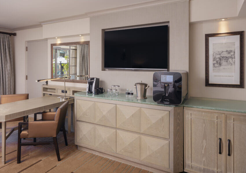 Paradise Poolside Room Amenities | Arizona Biltmore